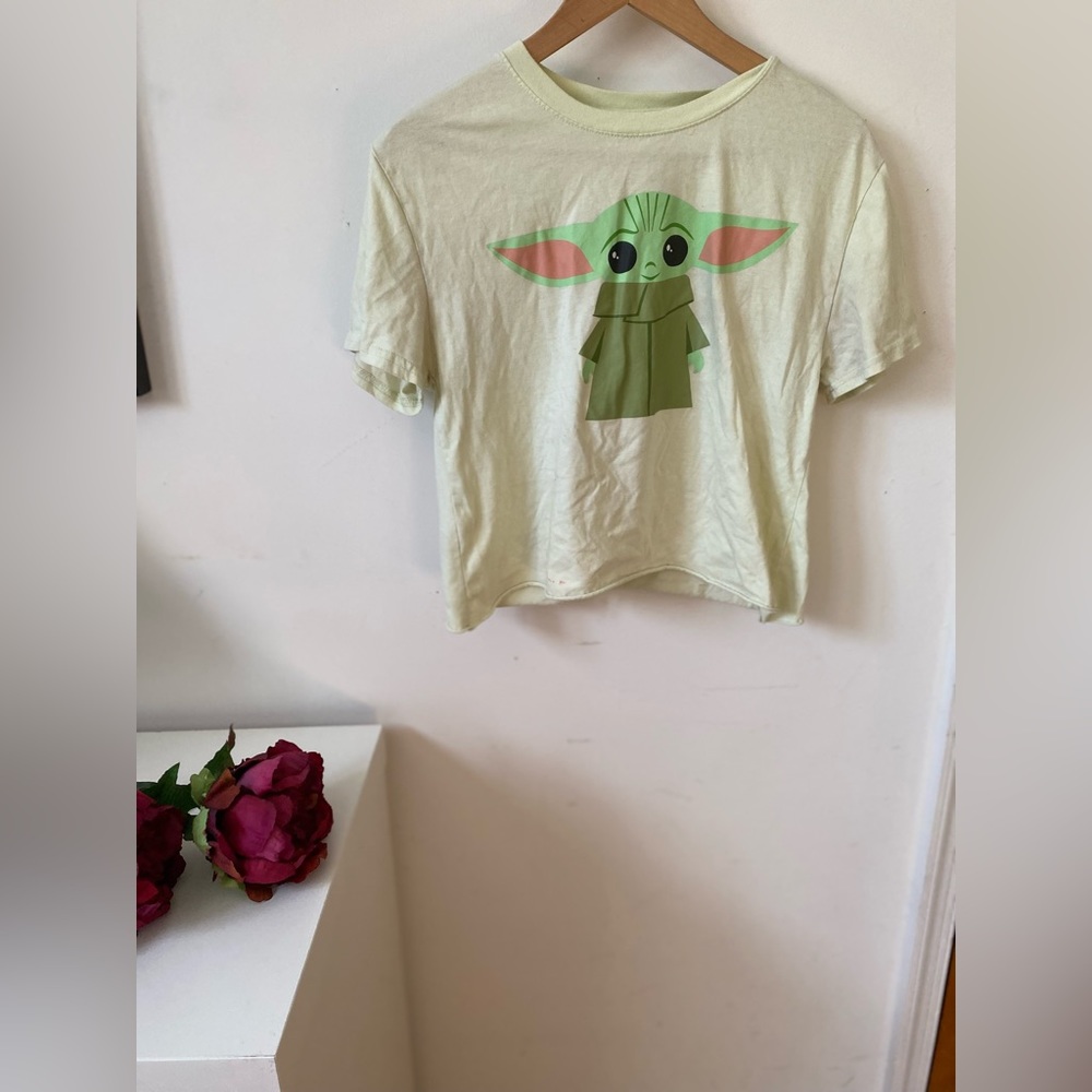 Baby Yoda Star Wars green cropped graphic tee Juniors Size Small